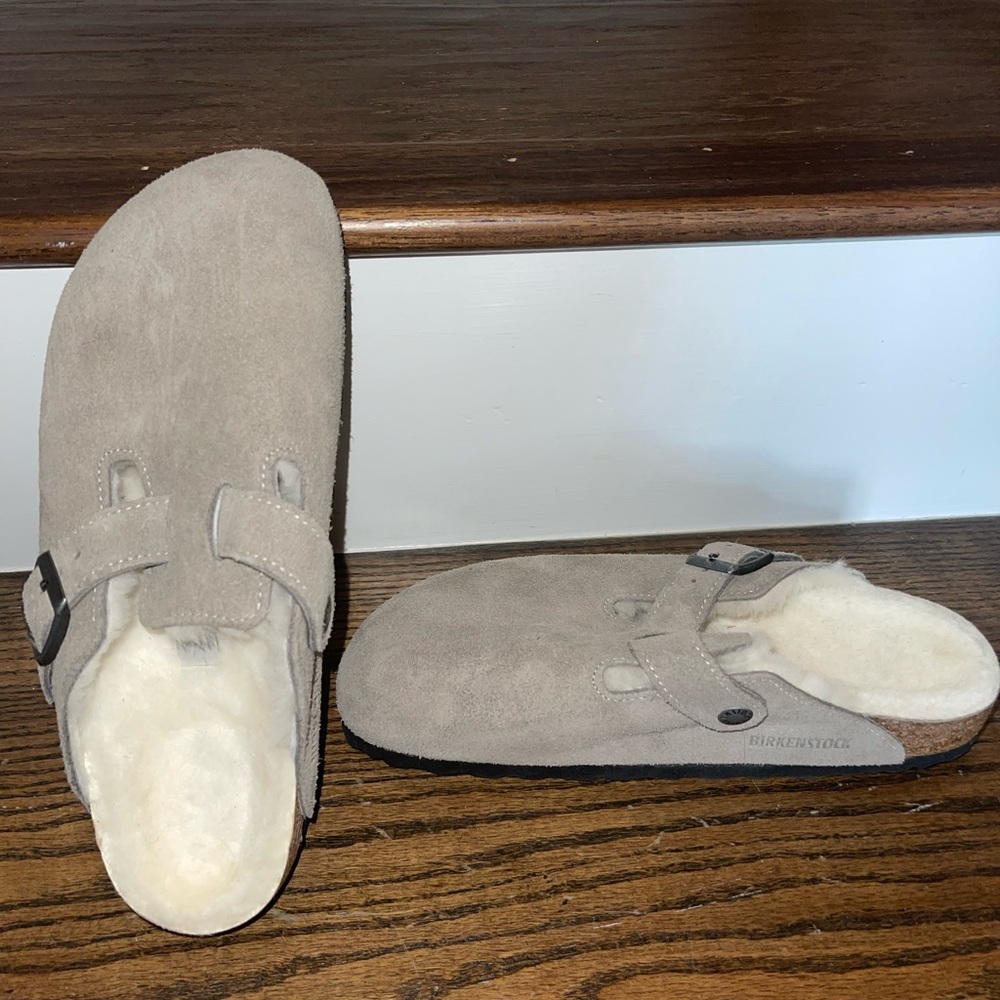 NEVER WORN Women's Boston Suede Shearling-Lined Clogs (Color: Stone Coin)